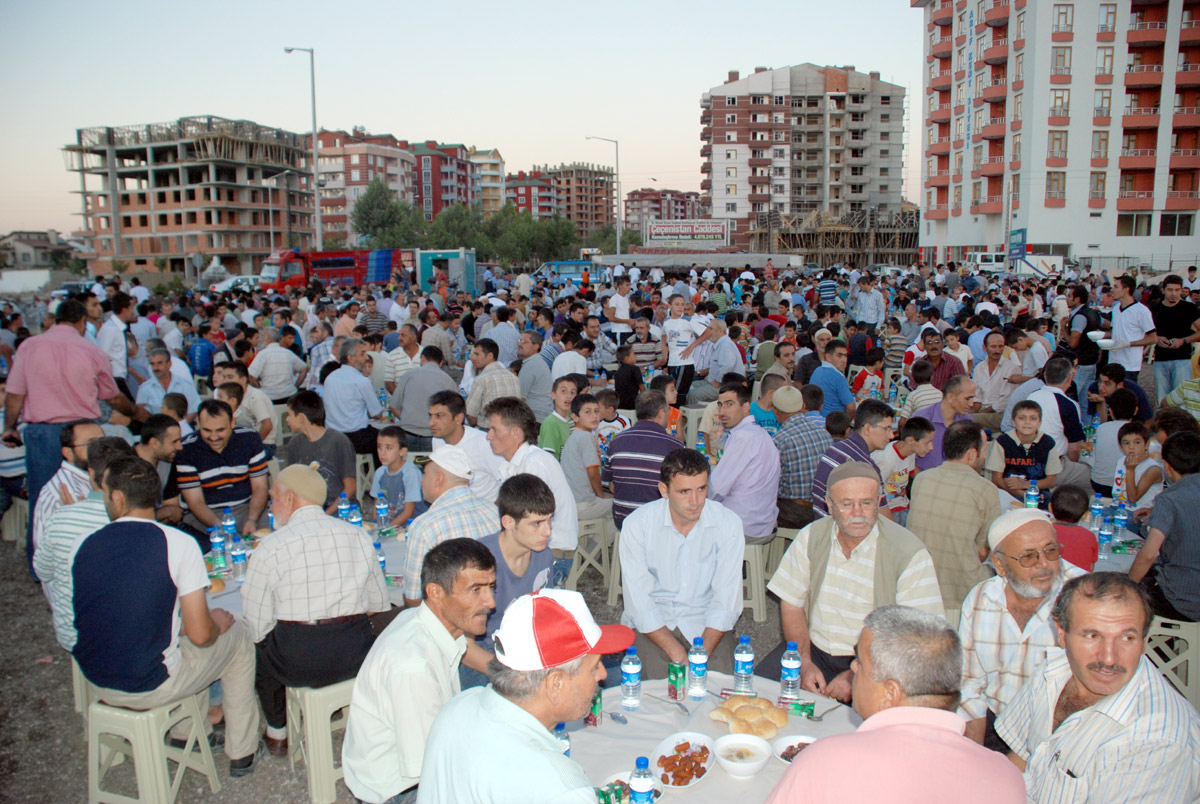 4 Mahalle İftar Yemeğinde Bir Araya Geldi