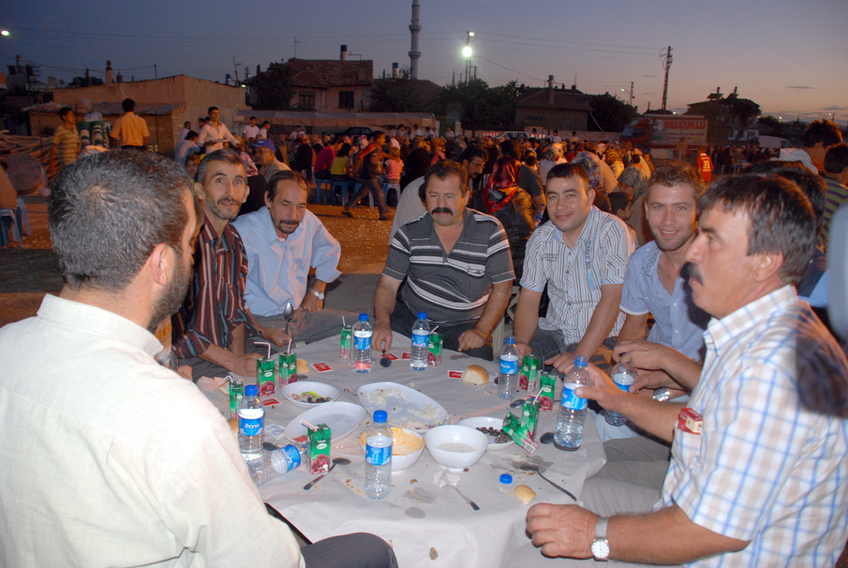4 Mahalle İftar Yemeğinde Bir Araya Geldi