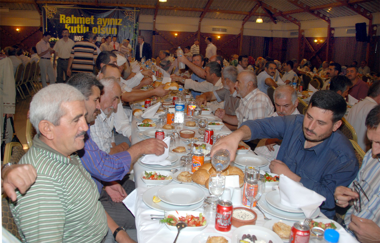Muhtarlar, Başkan Akyürek'in İftar Yemeğinde Buluştu