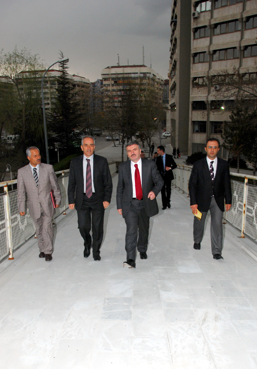 Başkan Akyürek Belediye Önü Yaya Üstgeçidi'ni İnceledi