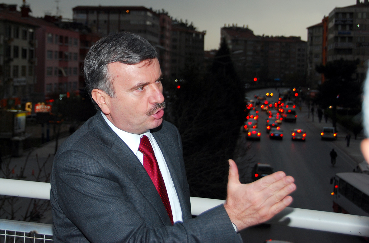 Başkan Akyürek Belediye Önü Yaya Üstgeçidi'ni İnceledi