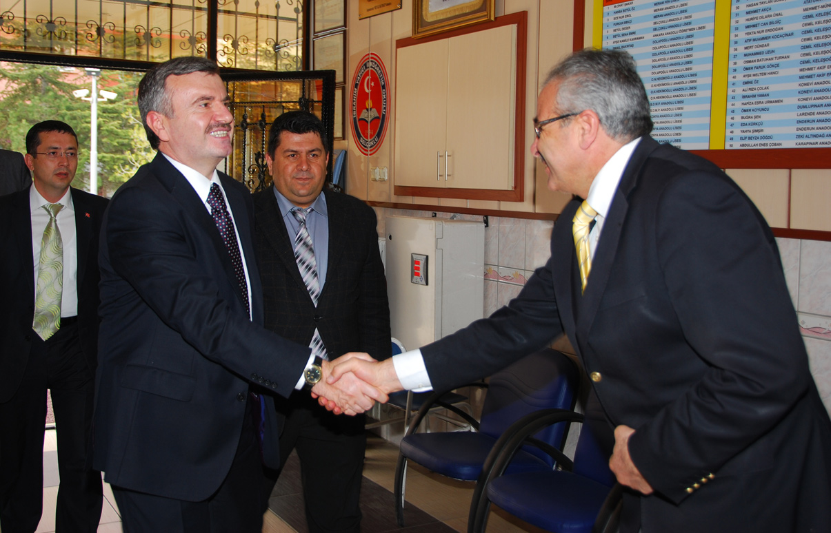Başkan Akyürek Okul ve Esnaf Ziyaretleri Gerçekleştirdi