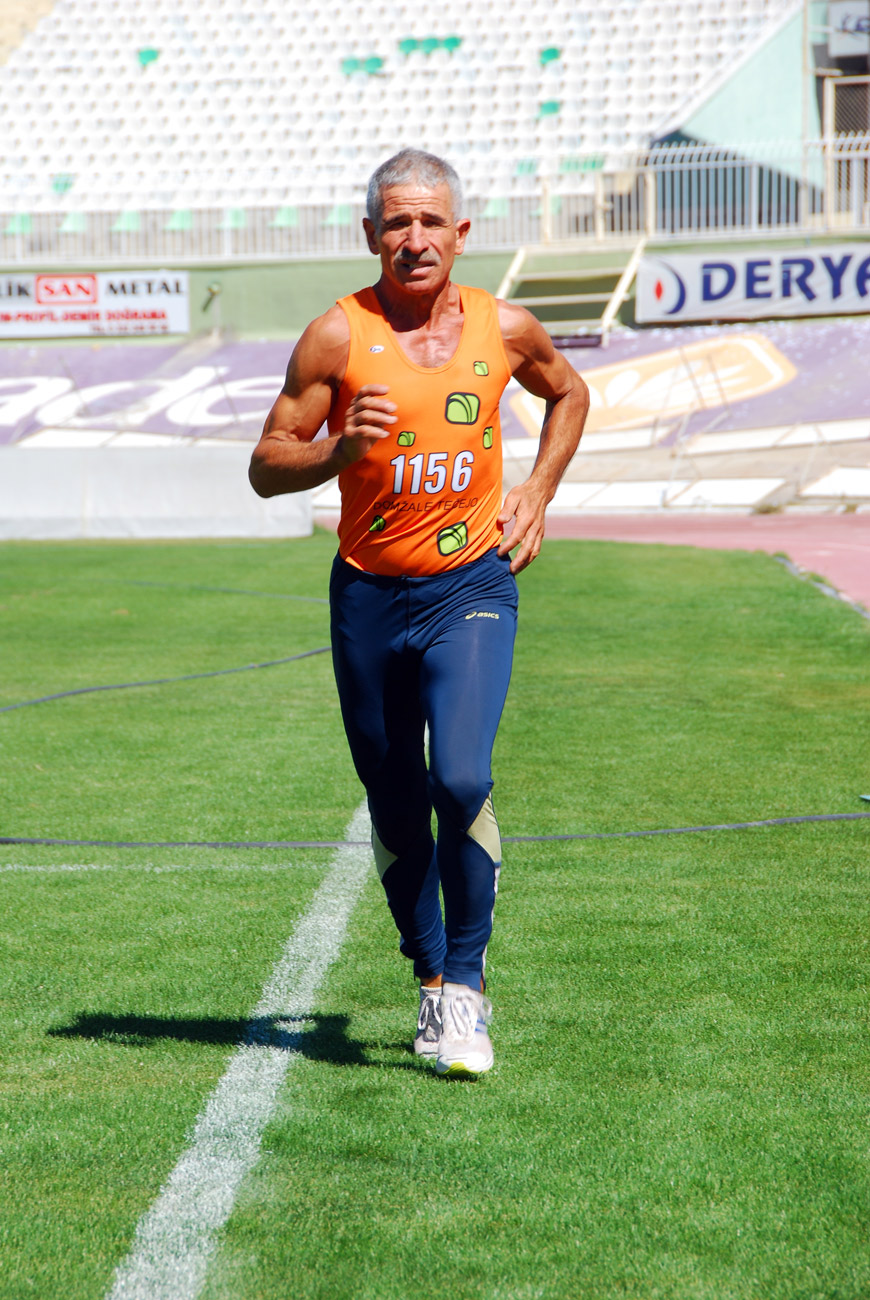 Başkan Akyürek Başarılı Sporcuyu Altınla Ödüllendirdi