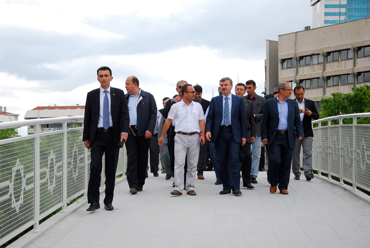 Başkan Akyürek, Hacıveyiszade Camii Önündeki Düzenleme Çalışmalarını İnceledi