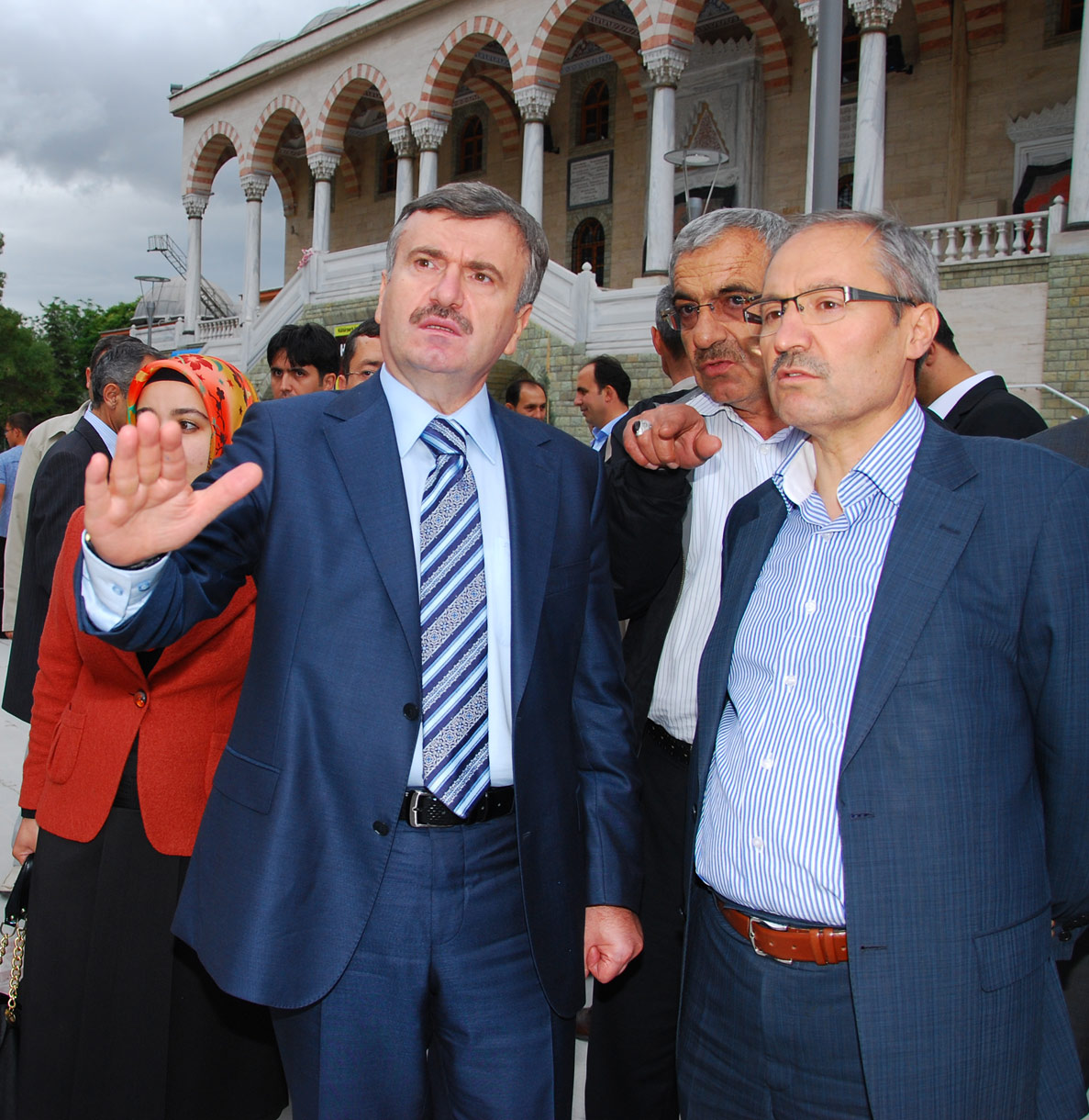 Başkan Akyürek, Hacıveyiszade Camii Önündeki Düzenleme Çalışmalarını İnceledi