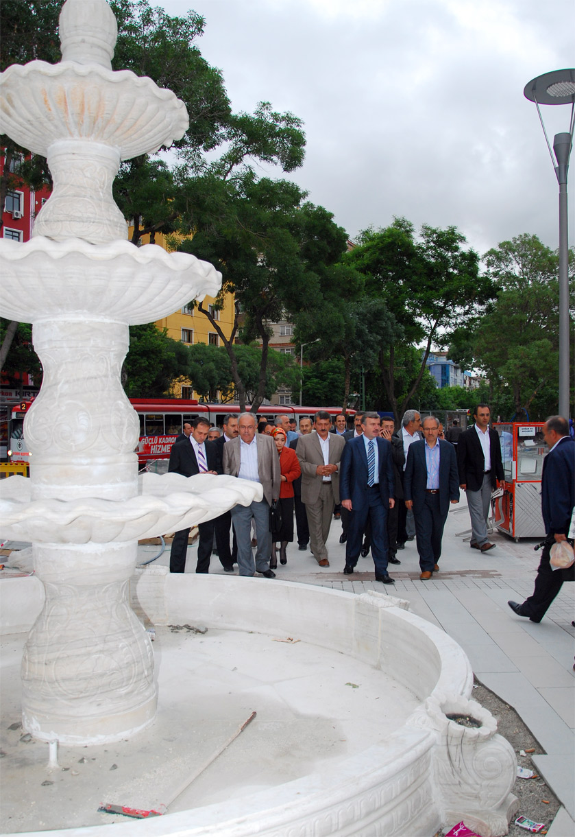 Başkan Akyürek, Hacıveyiszade Camii Önündeki Düzenleme Çalışmalarını İnceledi