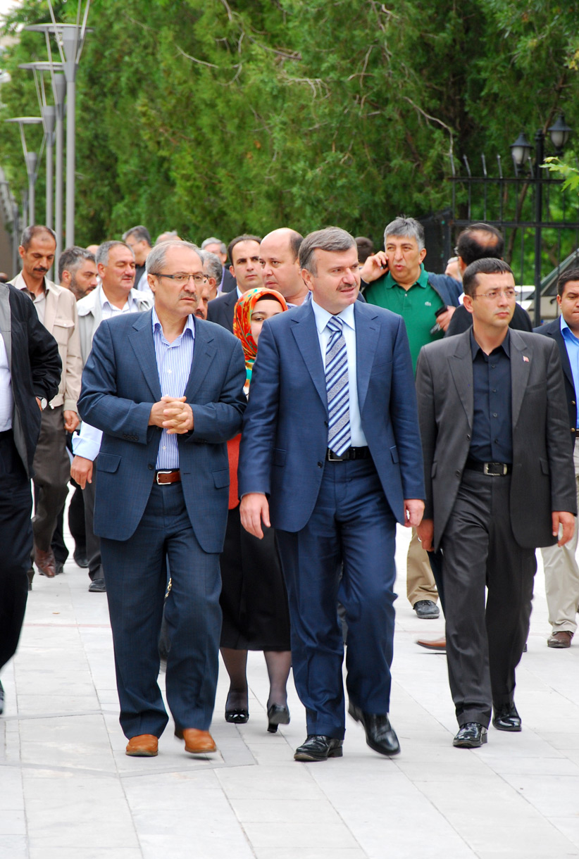 Başkan Akyürek, Hacıveyiszade Camii Önündeki Düzenleme Çalışmalarını İnceledi