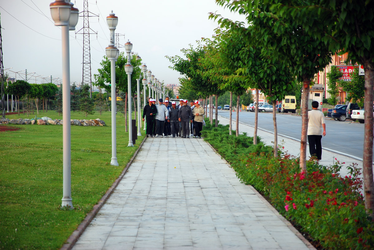 Başkan Akyürek Muhtarlarla Sabah Yürüyüşü Yaptı