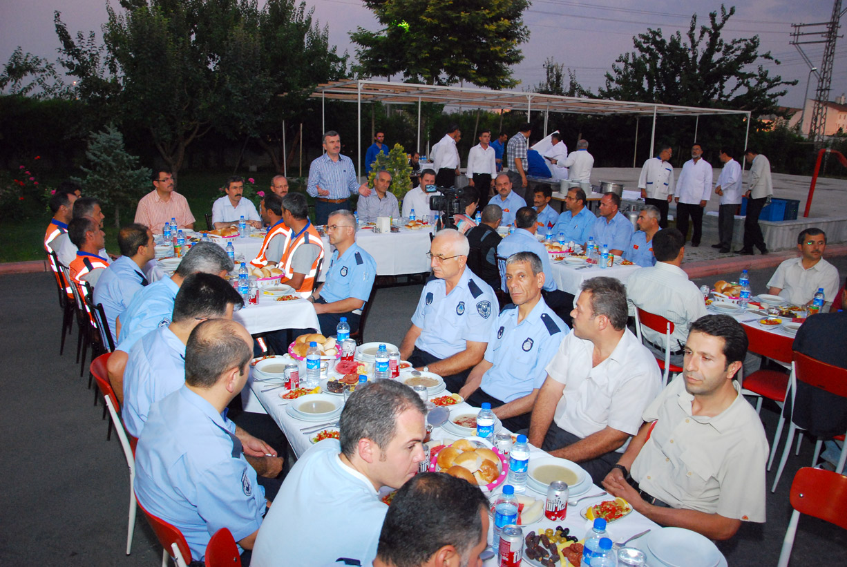 Başkan Akyürek İlk İftarını Nöbetçi Çalışanlarla Yaptı