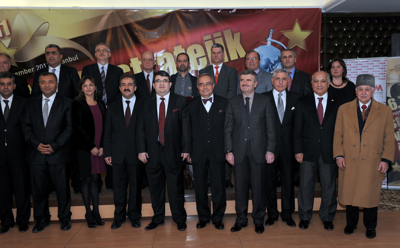 'Stratejik Vizyon Sahibi Siyasetçi: Tahir Akyürek'