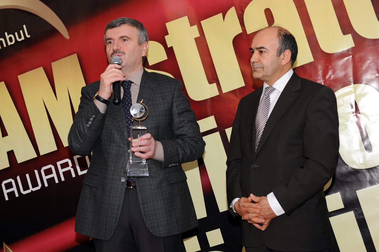 'Stratejik Vizyon Sahibi Siyasetçi: Tahir Akyürek'