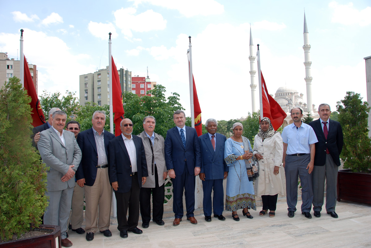 Tanzanya Eski Cumhurbaşkanı Mwinyi Başkan Akyürek'i Ziyaret Etti