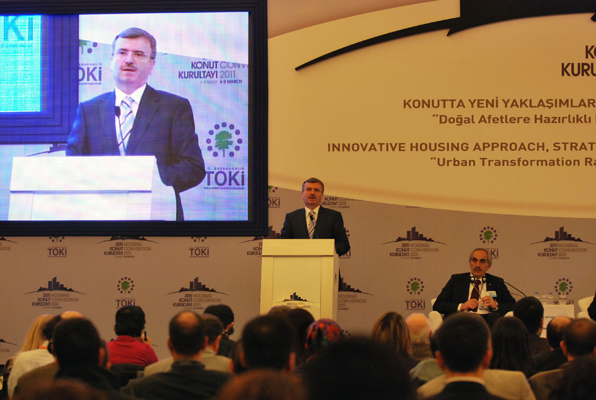 Başkan Akyürek TOKİ 2011 Konut Kurultayı'nda Konuştu