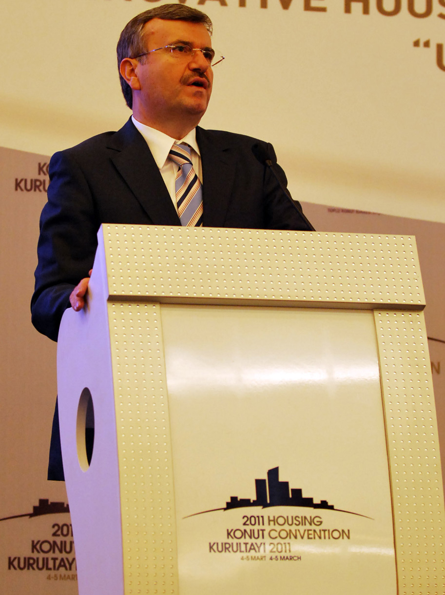 Başkan Akyürek TOKİ 2011 Konut Kurultayı'nda Konuştu
