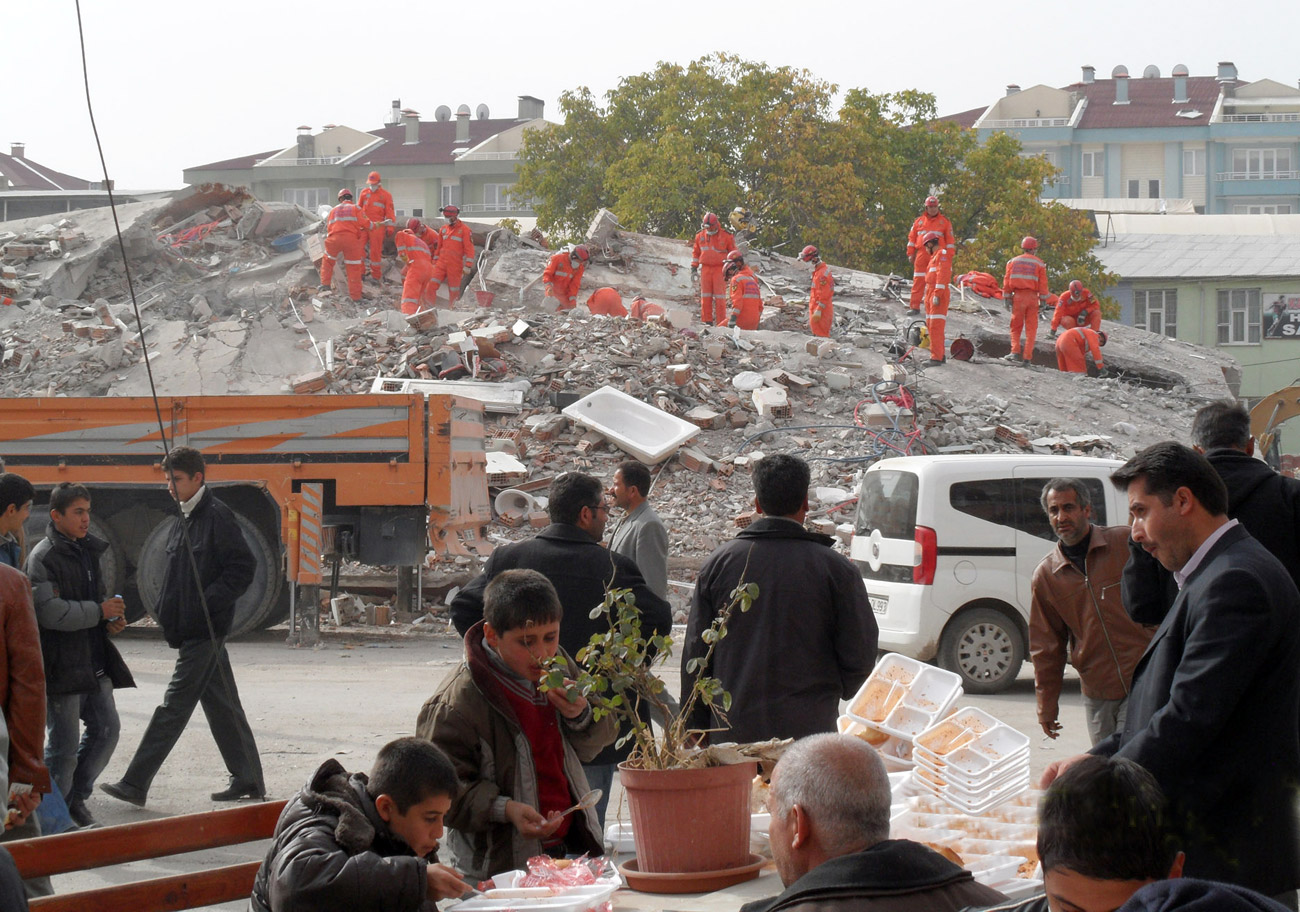 Konya, Van Halkının Yanında - 3 TIR Yardım Malzemesi Yola Çıktı