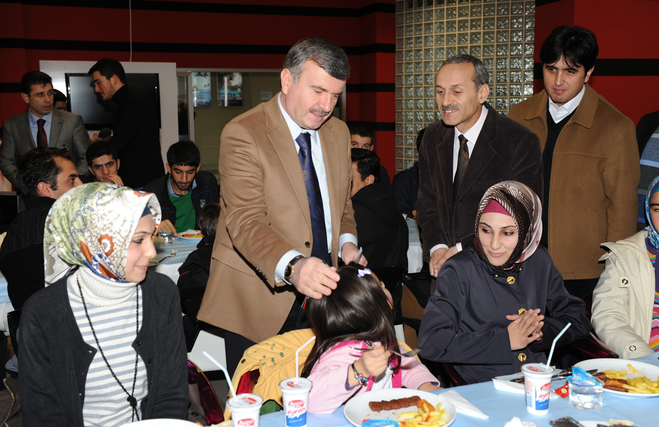 Başkan Akyürek Vanlı Öğrencilerle Buluştu