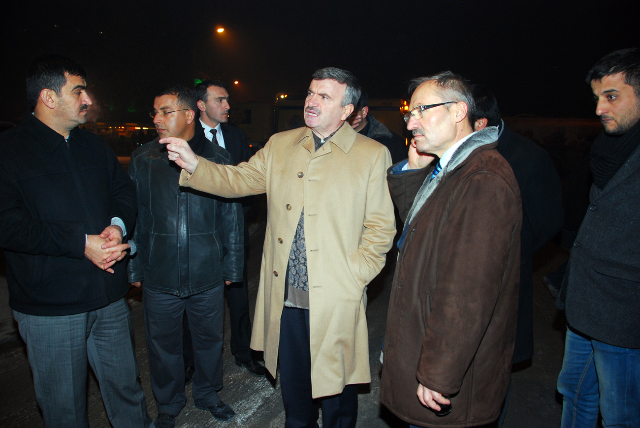 Başkan Akyürek Gece Boyunca Çalışan Ekipleri İnceledi