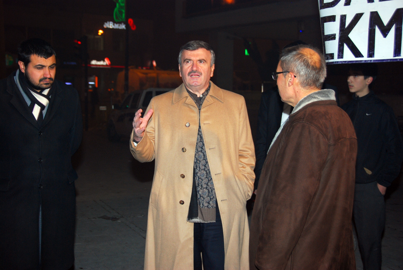 Başkan Akyürek Gece Boyunca Çalışan Ekipleri İnceledi