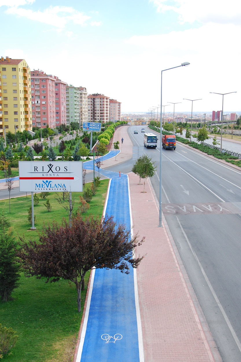 Bisiklet Sürücülerine Güvenli Yollar Yapılıyor