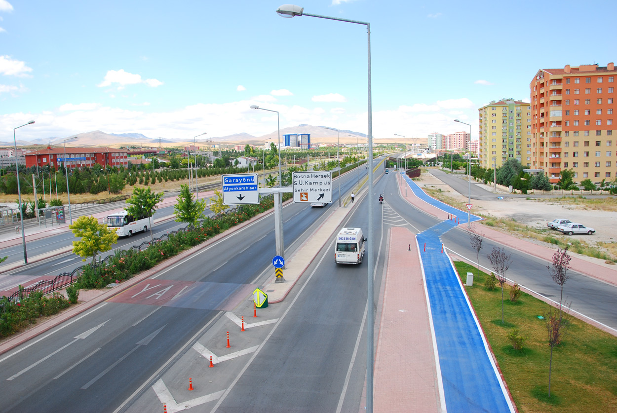 Bisiklet Sürücülerine Güvenli Yollar Yapılıyor