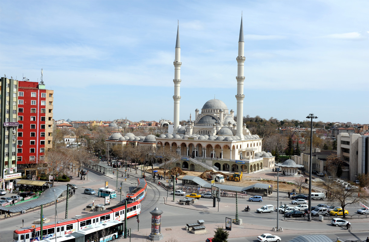 Hacıveyiszade Çevresi Meydan Haline Getiriliyor