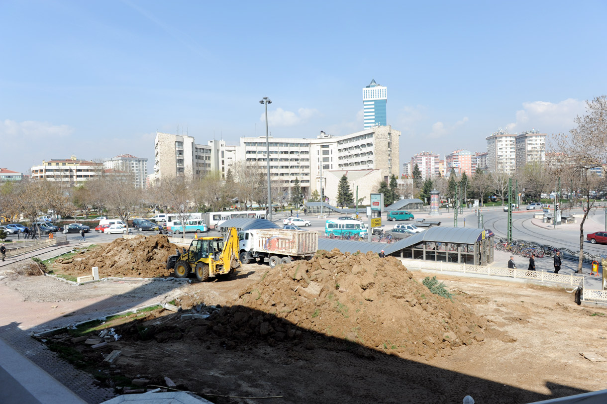 Hacıveyiszade Çevresi Meydan Haline Getiriliyor