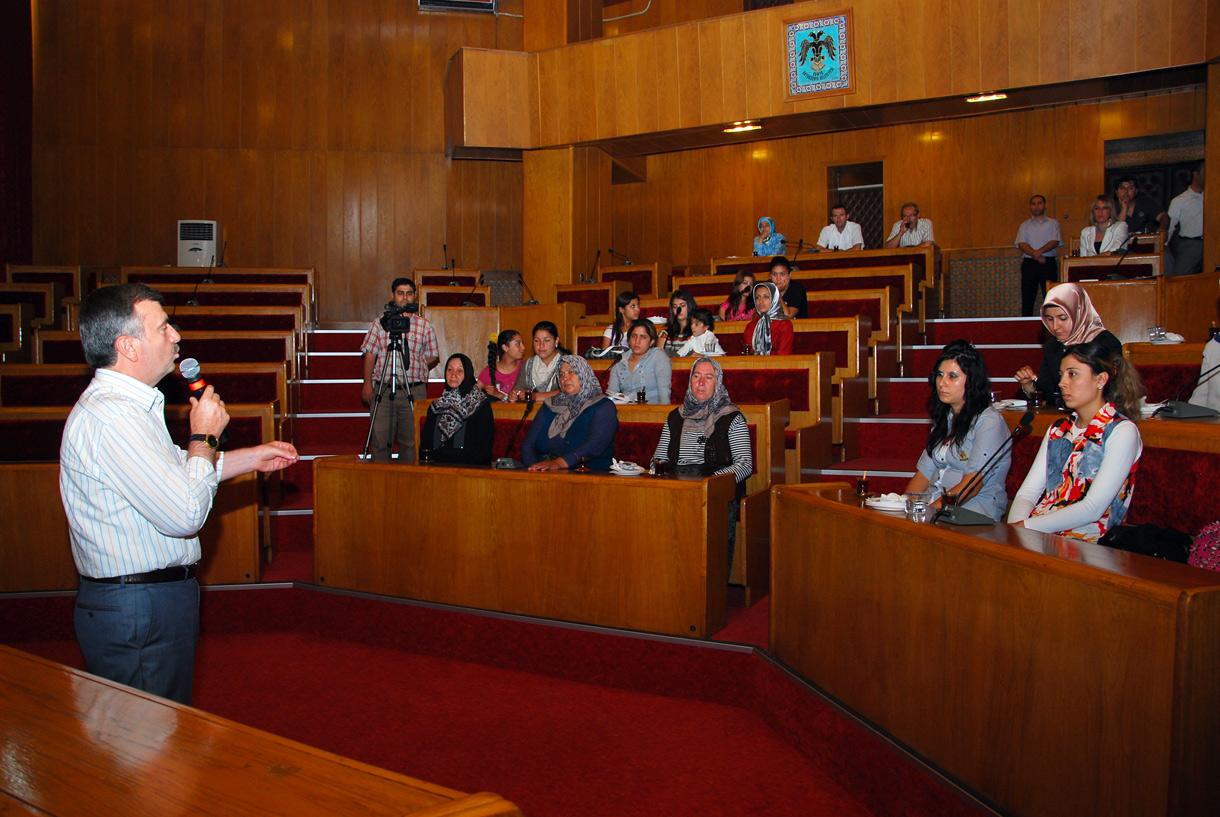 Doğanlar Mahallesi'nin Refah Seviyesinin Artırılması Projesi'ne Katılan Kursiyerlere Eğitim Seminerleri Veriliyor