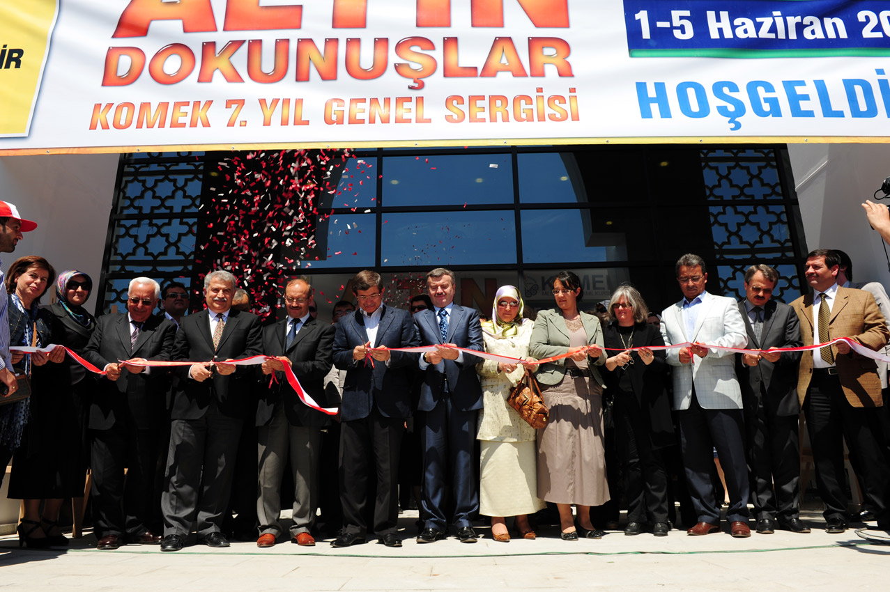 KOMEK 7. Yıl Genel Sergisi 'Altın Dokunuşlar' Açıldı