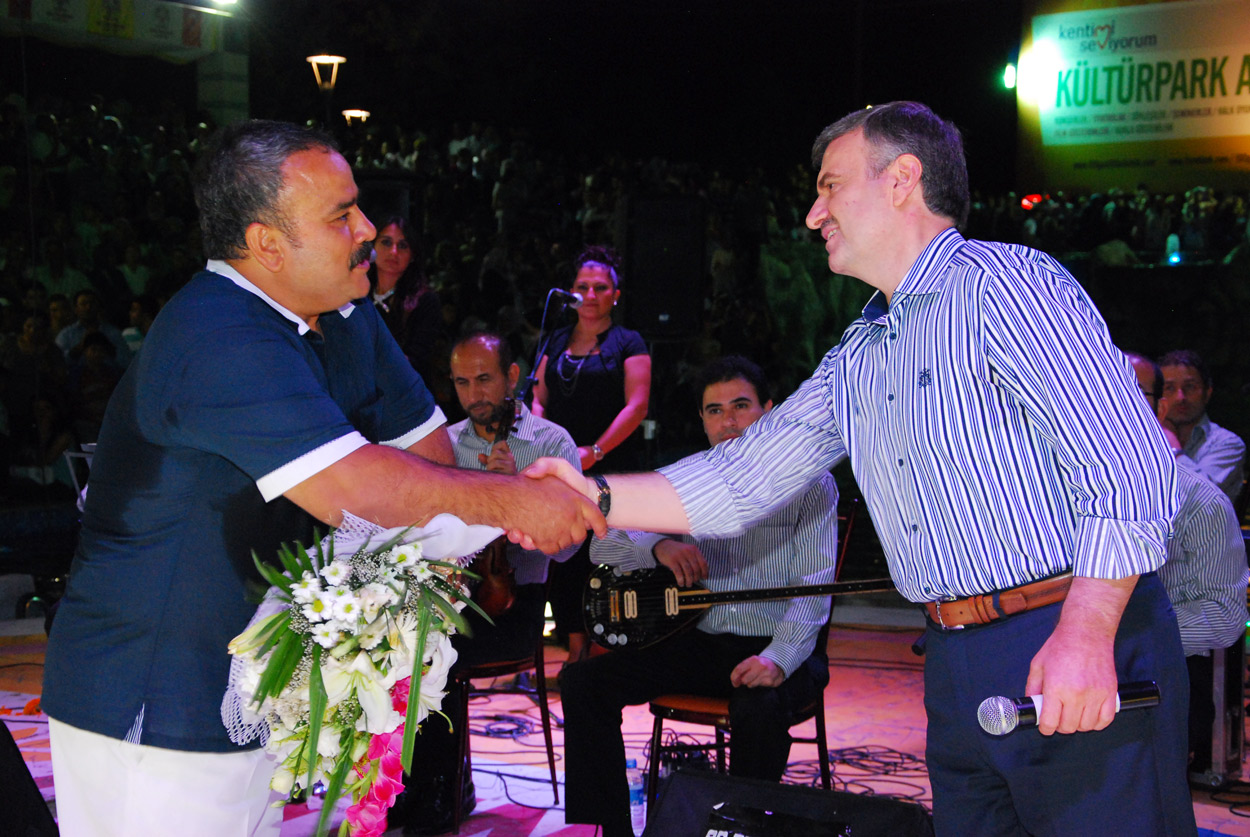 Kültürpark'ta Bülent Serttaş Sahne Aldı