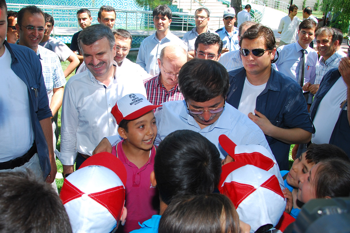 Bakan Davutoğlu Gençlik Merkezi Yaz Kursu Öğrencileri İle Buluştu