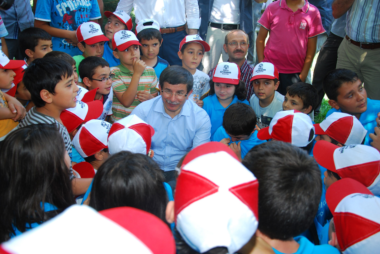 Bakan Davutoğlu Gençlik Merkezi Yaz Kursu Öğrencileri İle Buluştu