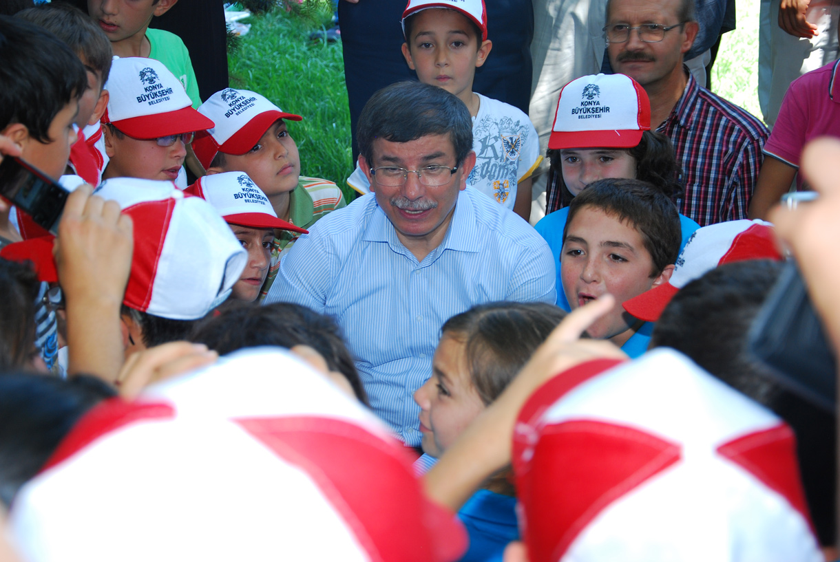 Bakan Davutoğlu Gençlik Merkezi Yaz Kursu Öğrencileri İle Buluştu