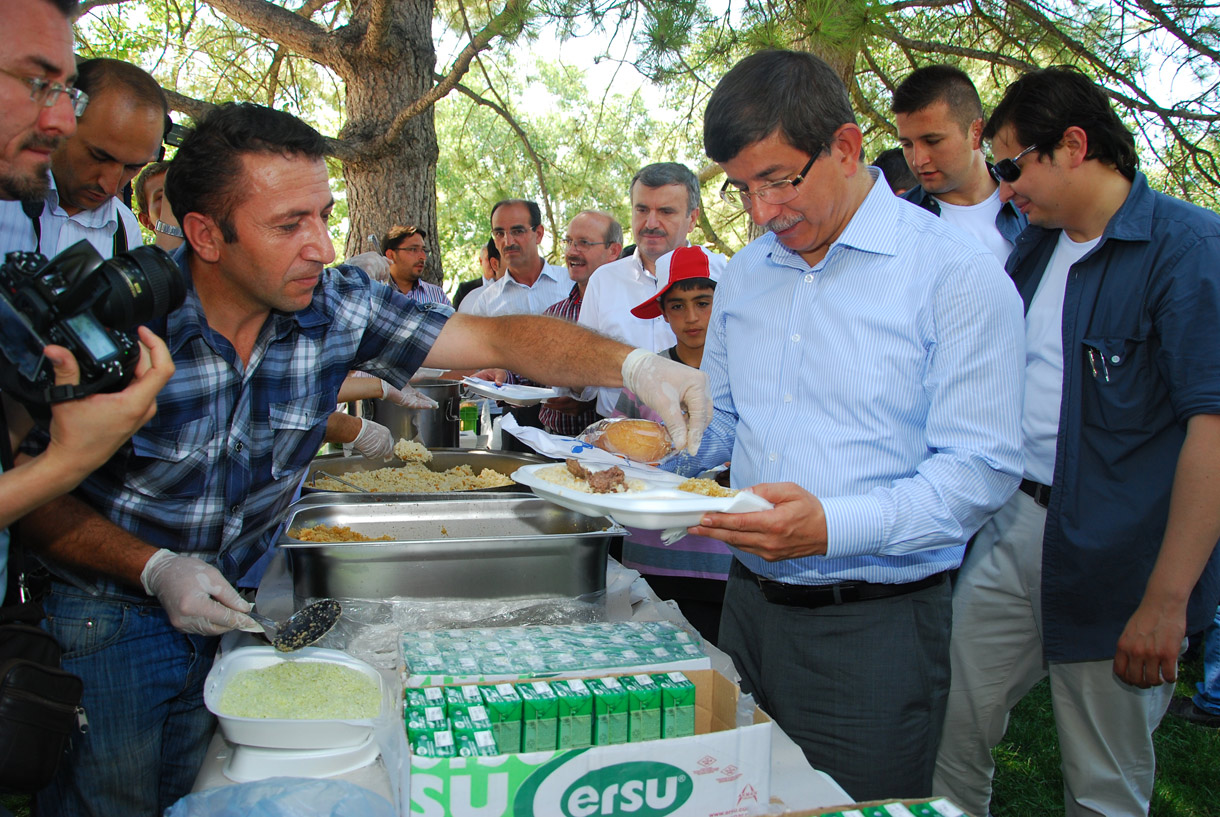 Bakan Davutoğlu Gençlik Merkezi Yaz Kursu Öğrencileri İle Buluştu