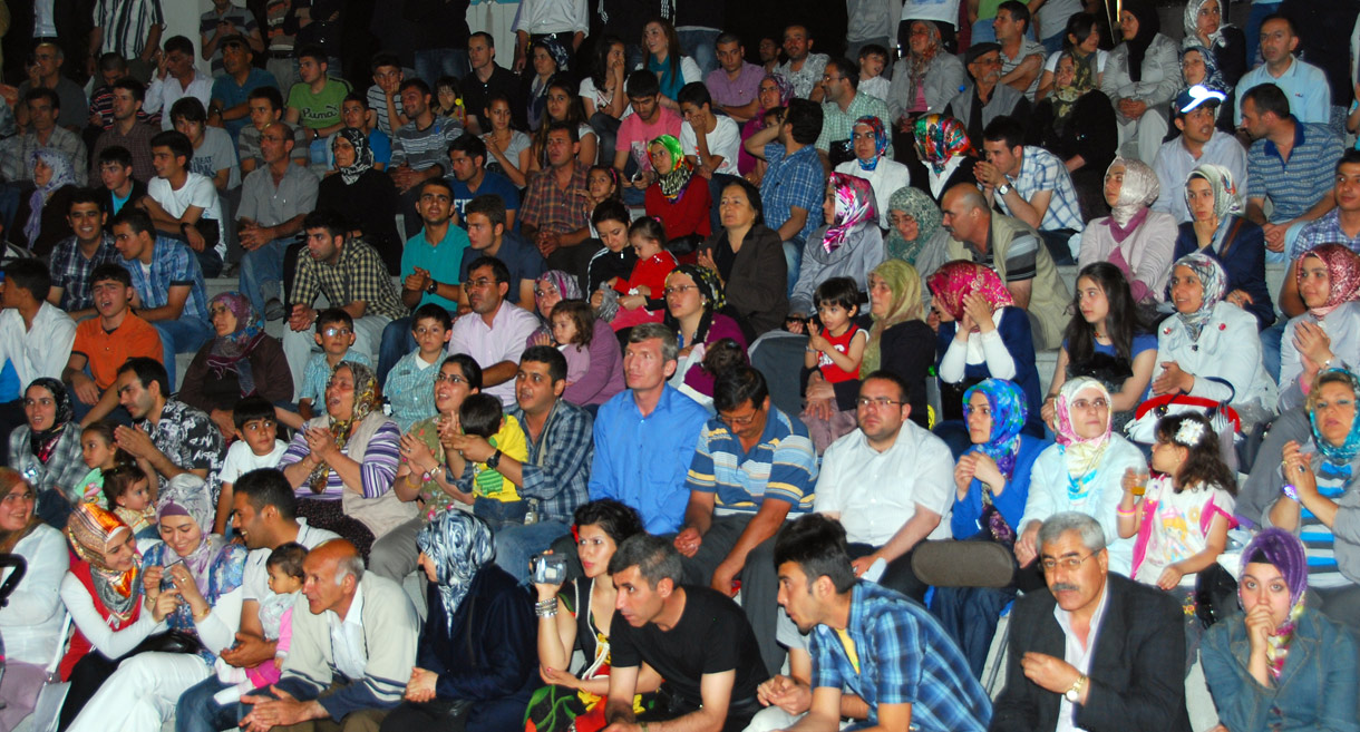 Kültürpark Akşamları'na Esat Kabaklı Konuk Oldu