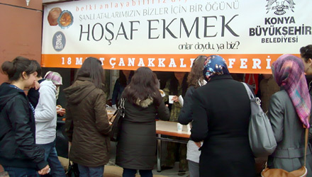 Atalarımızın Çanakkale'de Bir Öğünü Olan Hoşaf-Ekmek İkramı Yapıldı