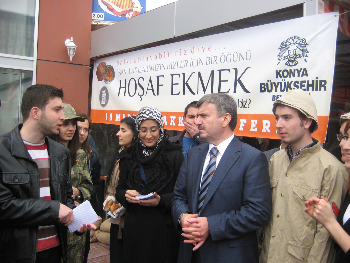 Atalarımızın Çanakkale'de Bir Öğünü Olan Hoşaf-Ekmek İkramı Yapıldı