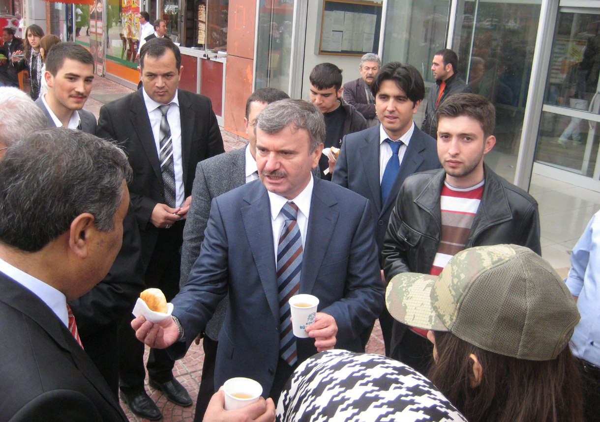 Atalarımızın Çanakkale'de Bir Öğünü Olan Hoşaf-Ekmek İkramı Yapıldı