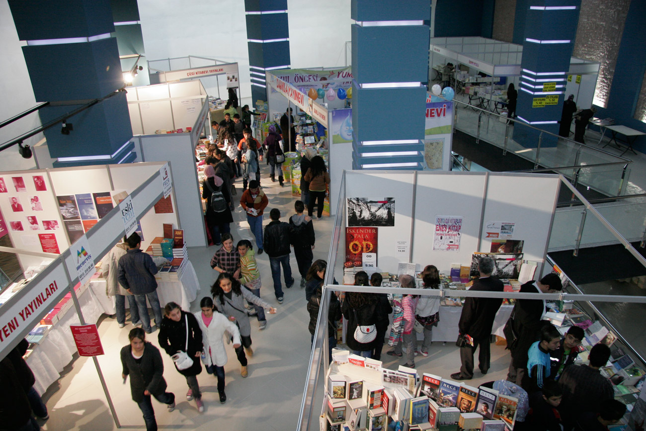 Binlerce Kitapsever Zindankale Sanat Galerisi'nde Buluşuyor