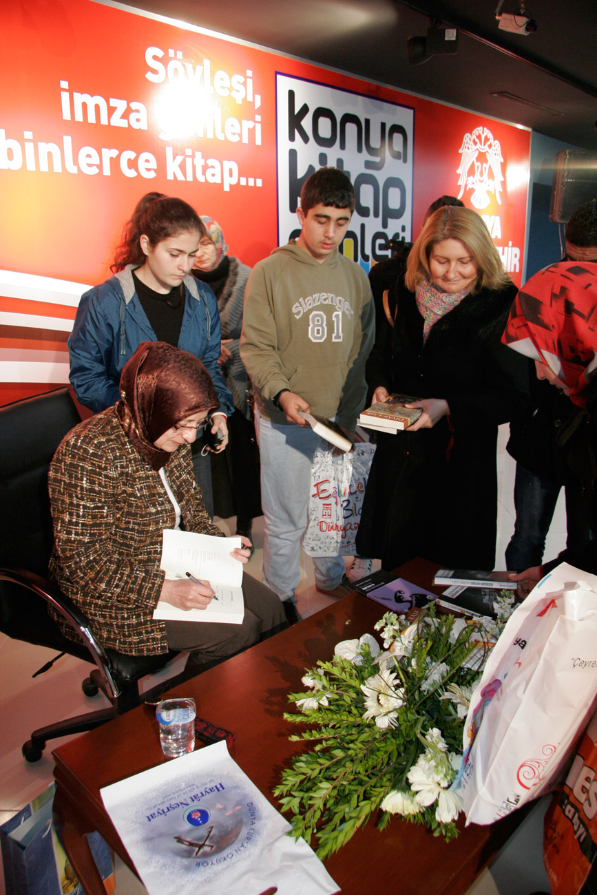 Binlerce Kitapsever Zindankale Sanat Galerisi'nde Buluşuyor