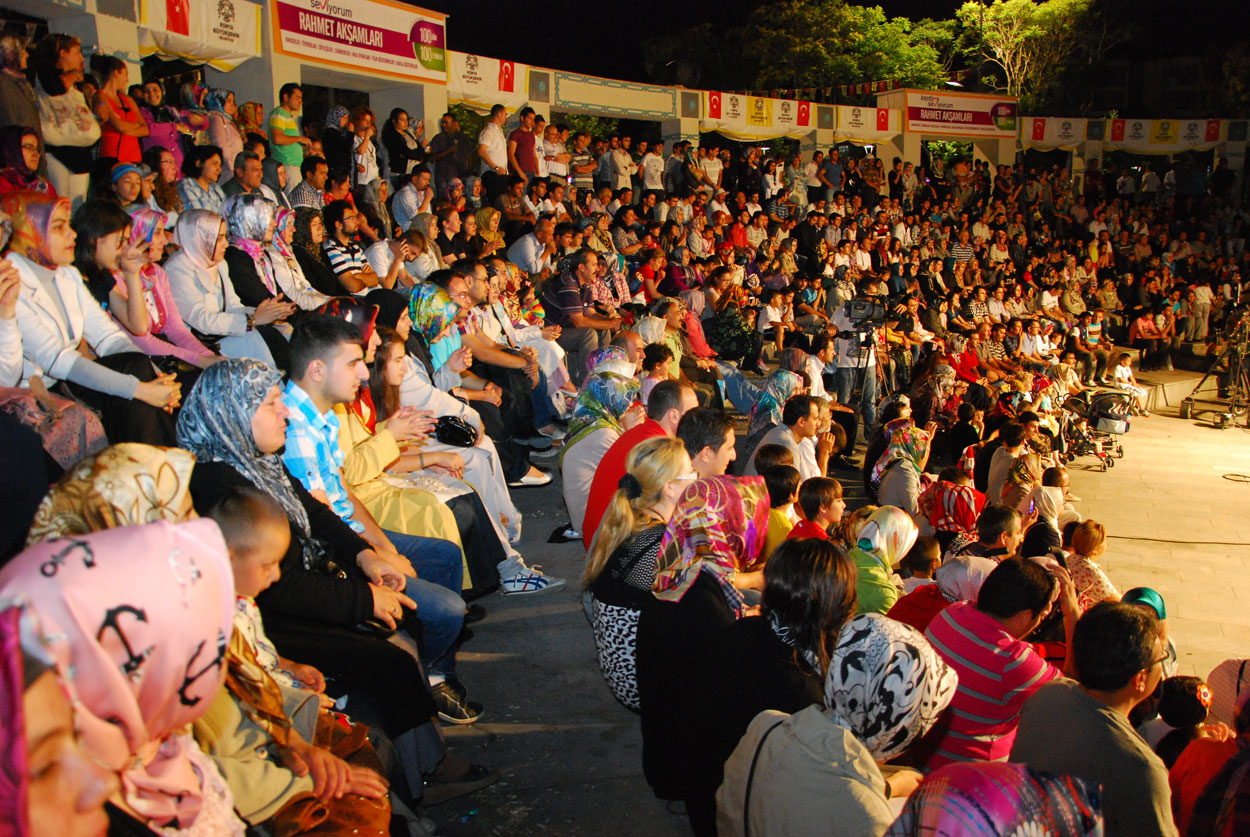 Rahmet Akşamları'nda Sevilen Sanatçılar Sahne Alıyor