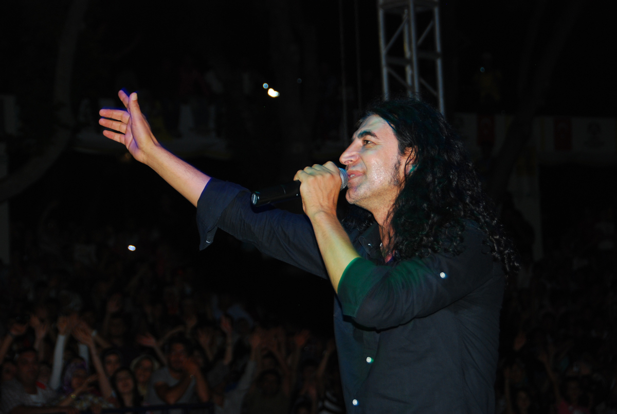 Murat Kekilli Konserini On Binlerce Kişi İzledi