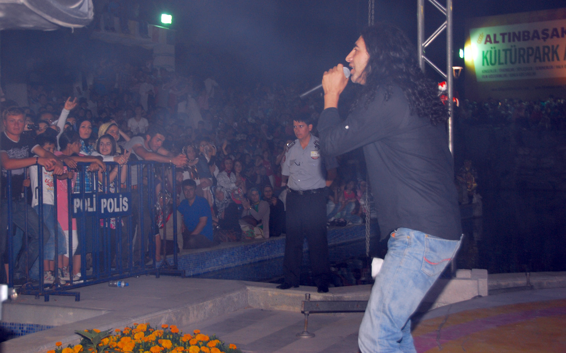 Murat Kekilli Konserini On Binlerce Kişi İzledi