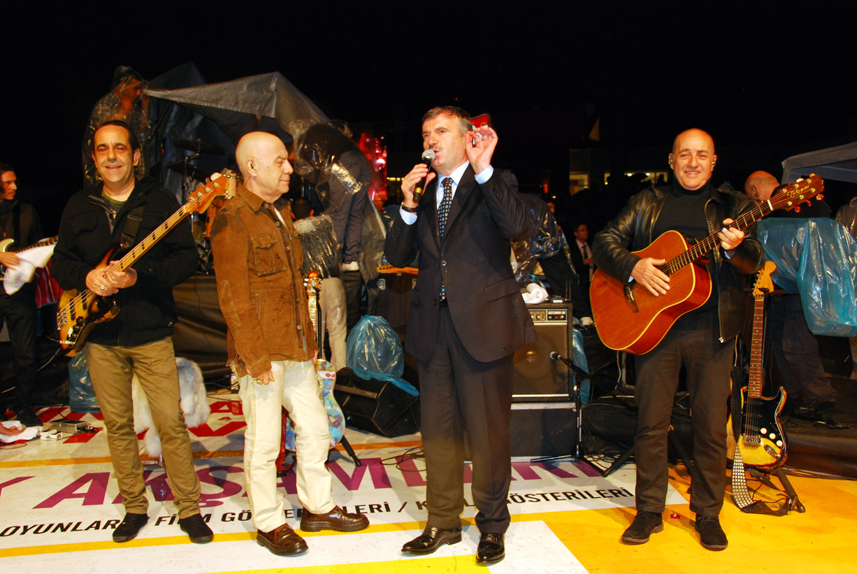 Kültürpark Akşamları MFÖ Konseri İle Başladı