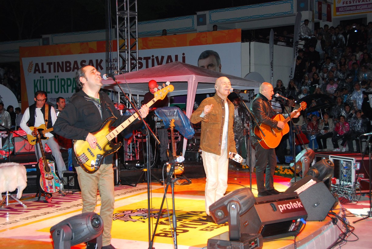 Kültürpark Akşamları MFÖ Konseri İle Başladı