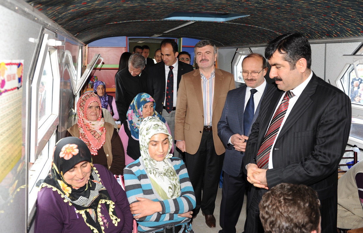 Mobil Okuma Yazma Kursu Projesi (Okubüs) Hizmete Girdi
