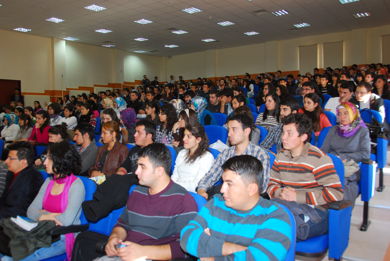 Şehir Konferansları Başladı