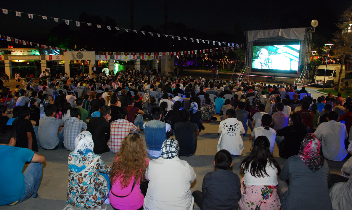 Kültürpark Akşamlarında Tiyatro ve Sinema
