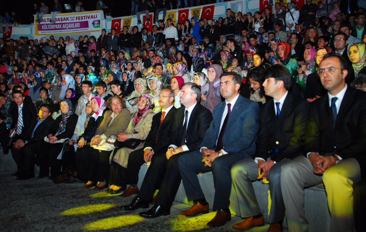 Kültürpark Akşamları Uğur Işılak Konseri İle Devam Etti