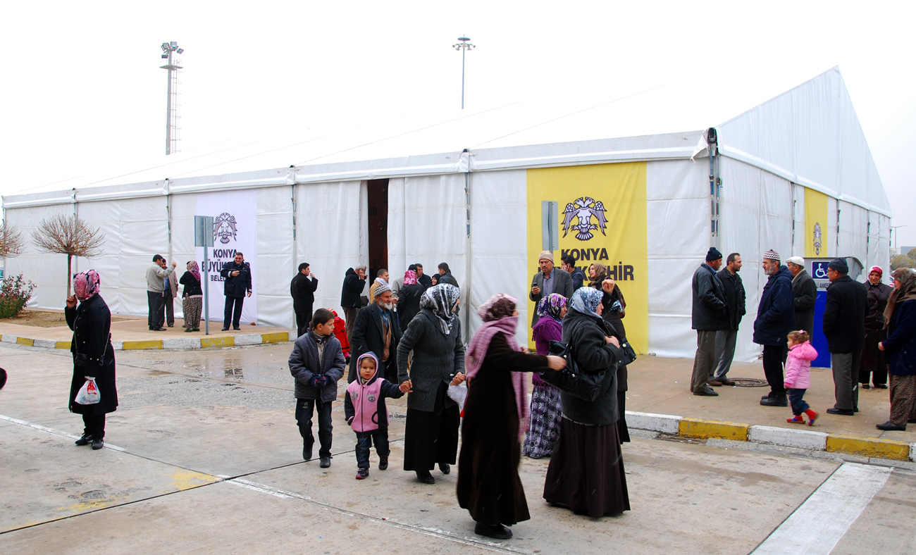 Hacı Yakınları İçin Havaalanına Bekleme Çadırı Kuruldu