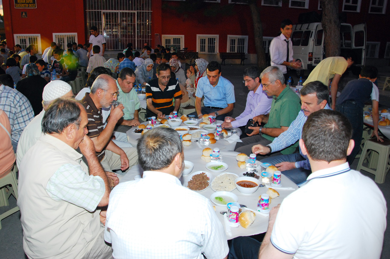 Başkan Akyürek'ten Anlamlı Çağrı: Geleneklerimizi Koruyalım